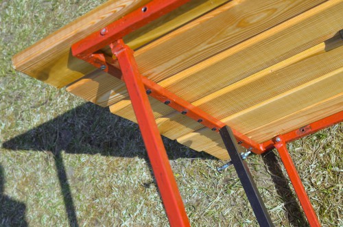 угловое соединение. каждая доска на 2 самореза закреплена