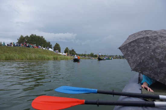 В первый день мы зашли с воды.было то солнце то дождь.