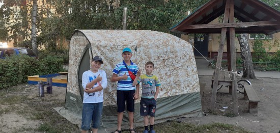 ZFHNcGjhqbM.jpg (497.05 КБ) 9950 просмотров Местная шпана в ожидании бани 31 декабря у подьезда!!