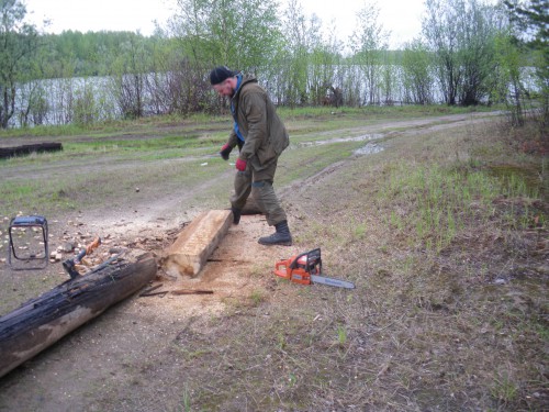 IMGP0095.JPG (448.98 КБ) 6299 просмотров Бревно обрезается по длине, после чего с него снимается примерно 1/3 толщины