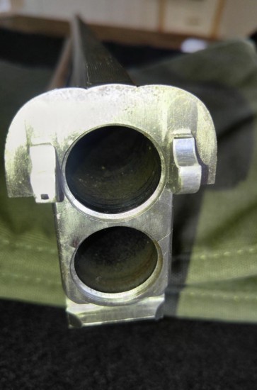 Потертость на блоке стволов и состояние патронников, в которых видна бурая патина, напоминающая облезший хром. Но стволы МЦ-8 тех лет не хромировались