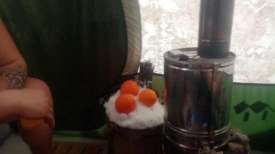 натюрморт,апельсины на снегу