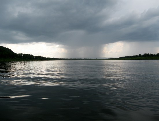 Плыву в грозу