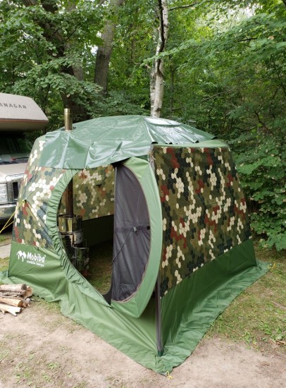 Здесь примерно видно, как не хочет ложиться ИЗН-22 на МБ-15. Форма крыши и разделки немного в разных местах.<br />Трубу потом нарастил, понятное дело. 7 + 1 изогнутый (45).