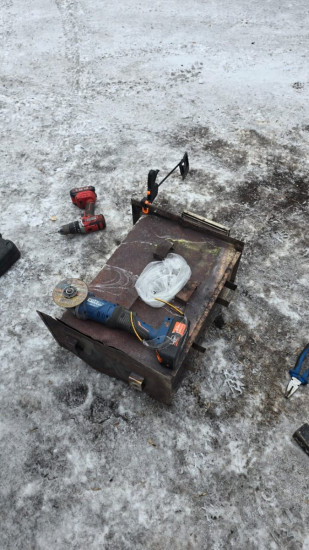 Пришло с озона заклепальщик, завтра заклепаю обратно в корпус используя нерж клёпки 3.2*6, причем в те же отверстия.