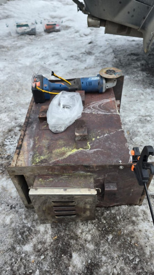 И обжал все это остатками от стенки искроуловителя, дабы пустить в нужное русло дорогостоящую нержу