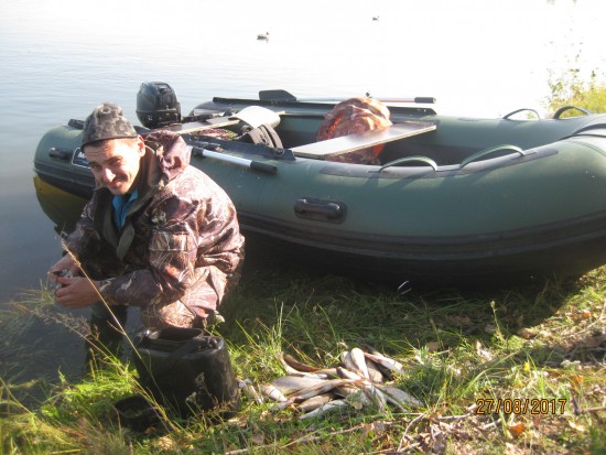 ребята вернулись с рыбалки